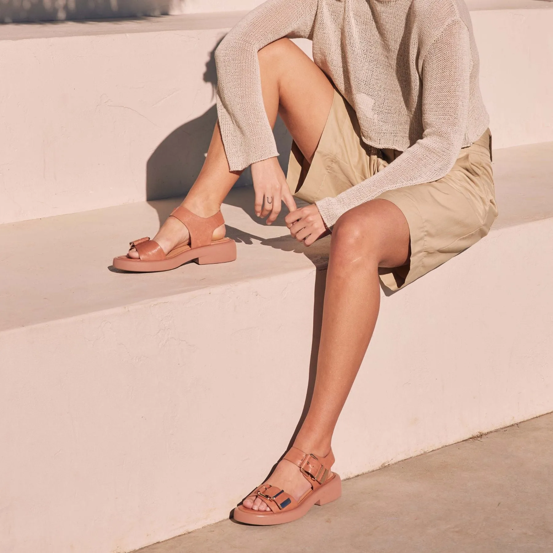 ELE LEATHER PLATFORM SANDALS